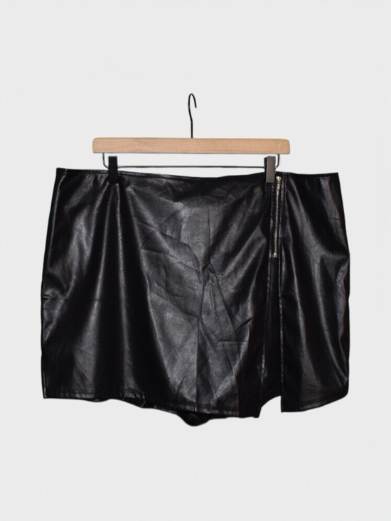 SHEIN Dresses & Skirts - Shein Faux Leather‎ Mini Skort